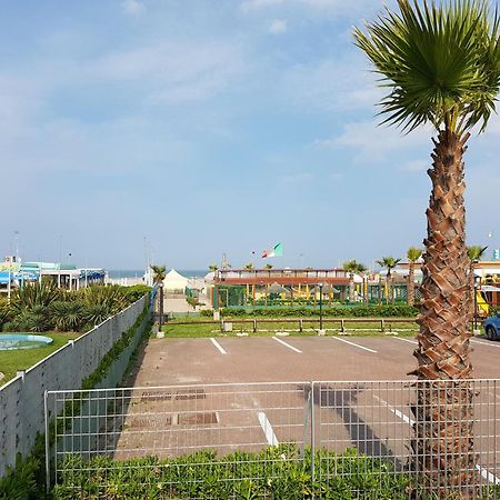 Sottomarina Beach Apartment Chioggia Buitenkant foto
